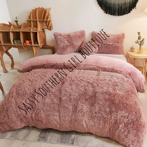 ⭐🆕Pink blush shaggy faux fur duvet set